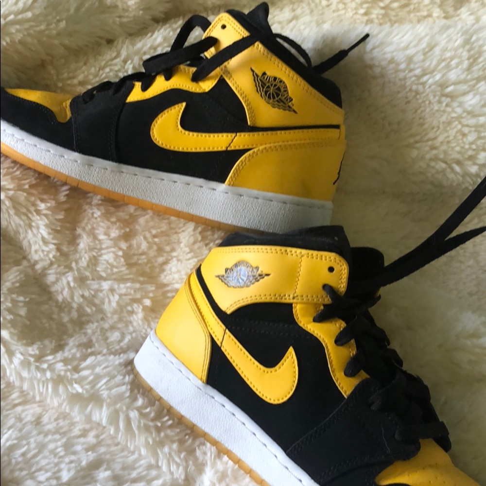 🥇🖤⚡️BLACK & YELLOW AIR JORDANS⚡️🖤 🥇